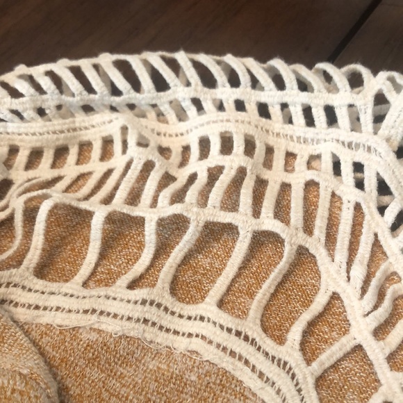 Cream long sleeve top with crocheted top and fringe detail at the bottom - Picture 3 of 4